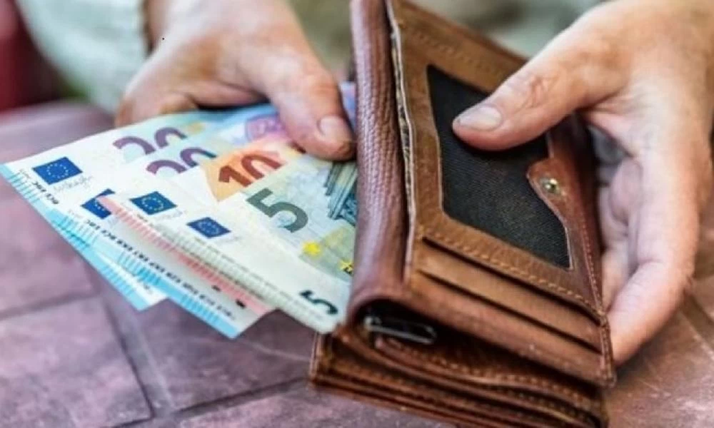 Αναδρομικά Μαρτίου: Τί ποσά θα δούν στους λογαριασμούς τους